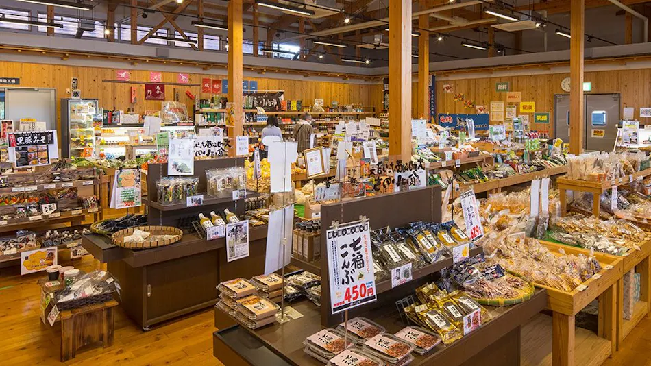 Fontana no Oka Kamou: The Scent of Wood and Beautiful Hot Springs