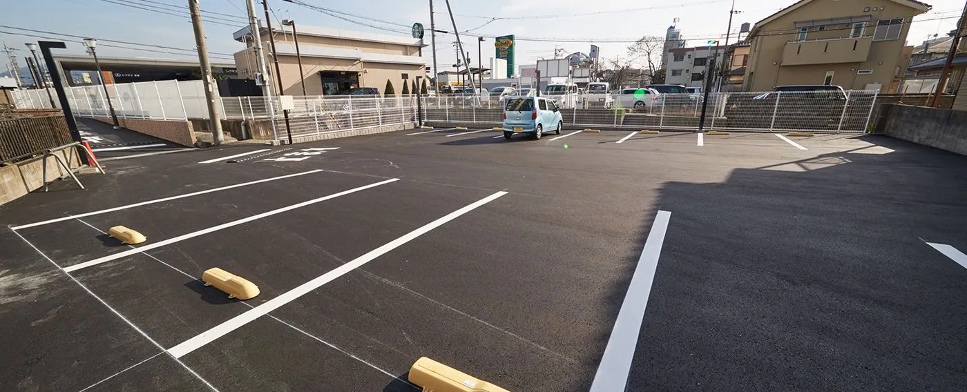 Free surface parking lot