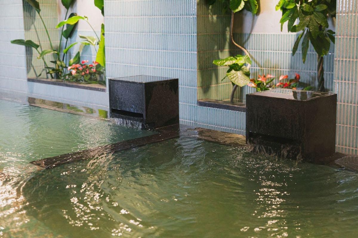 ห้องอาบน้ำรวมขนาดใหญ่สำหรับผู้หญิง (ชั้น 2)