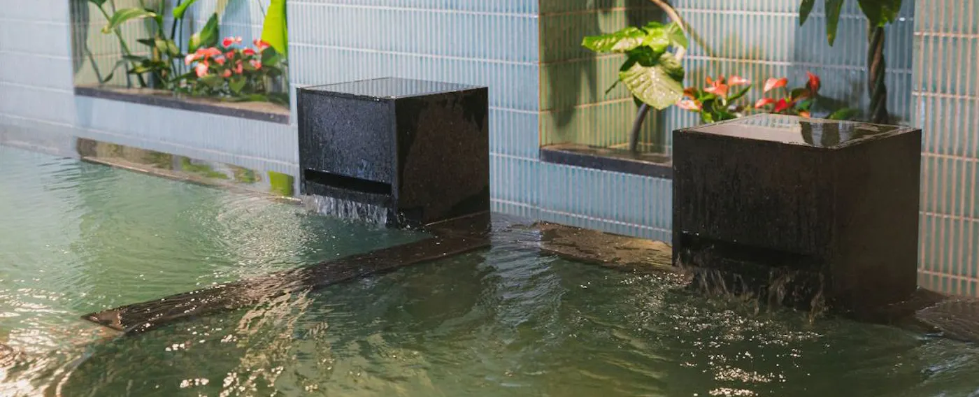 ห้องอาบน้ำรวมขนาดใหญ่สำหรับผู้หญิง (ชั้น 2)