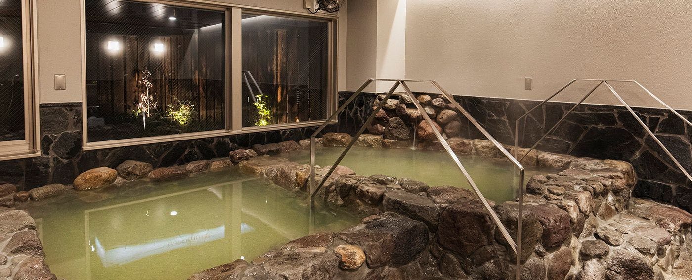 ห้องอาบน้ำรวมขนาดใหญ่สำหรับผู้ชาย ชั้น 3