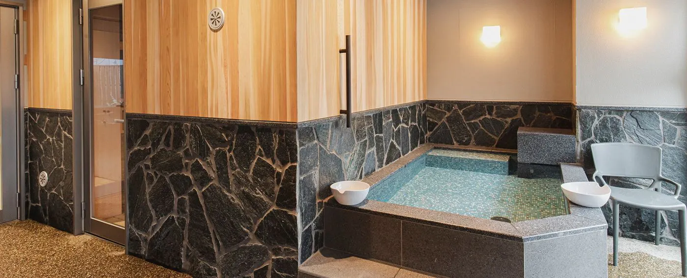 ห้องอาบน้ำรวมขนาดใหญ่สำหรับผู้ชาย ชั้น 3