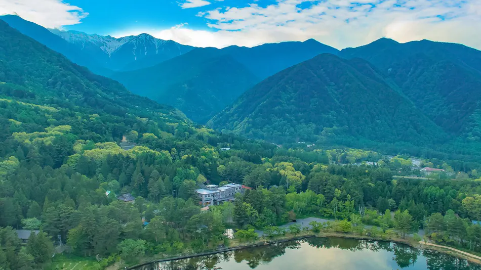 Hayataro Onsen - Suzuran Hayate, a Lakeside Inn in the Alps