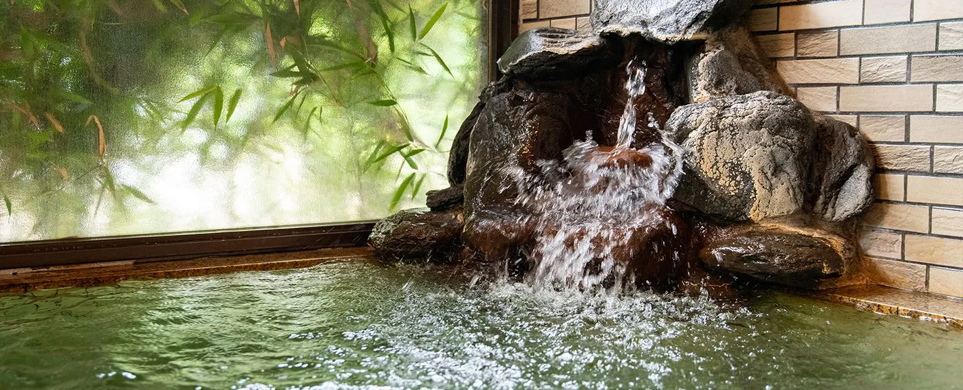 ห้องอาบน้ำรวม อ่างน้ำร้อนชาย・จุดปล่อยน้ำ