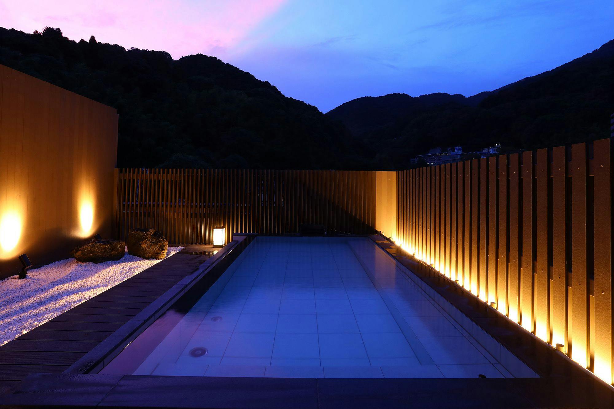 ออนเซ็นกลางแจ้ง