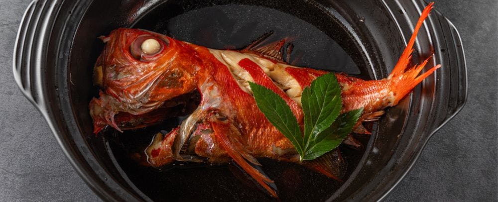 ตัวอย่างอาหาร: ปลาคินเมะต้มทั้งตัว