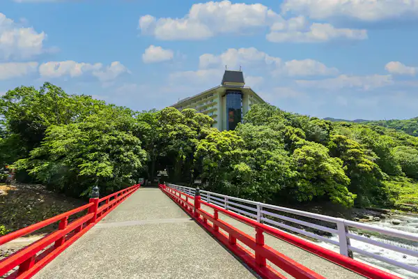 สะพานและภายนอก