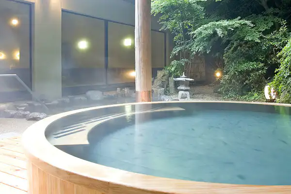 อ่างอาบน้ำกลางแจ้งไม้ฮิโนกิ