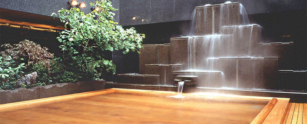 น้ำพุร้อนธรรมชาติซูซูกิโนะ ยูคาเคียว