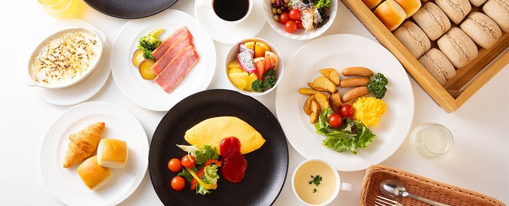 お薦めはライブキッチン特有のオムレツです。オムレツの中に入れるトッピングもお選び頂けます