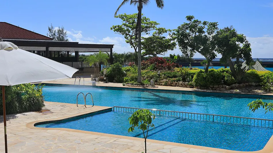 Hotel Breeze Bay Marina