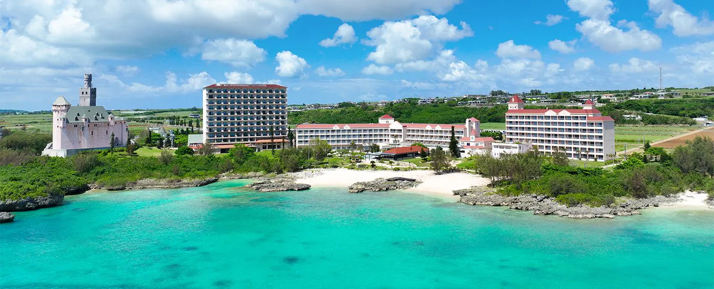 ทำเลที่ตั้งที่ยอดเยี่ยมติดทะเล โรงแรมรีสอร์ทที่ทั้งผู้ใหญ่และเด็กสามารถเพลิดเพลินได้