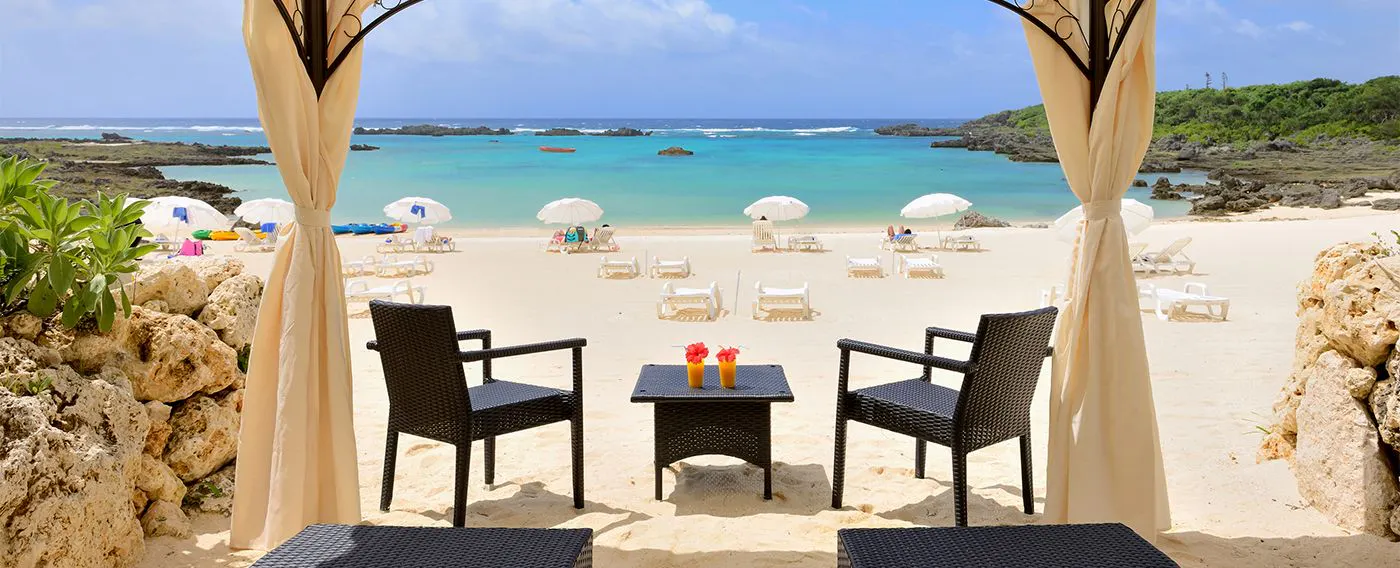 ที่ชิกิระบีชเฮาส์ เรามีบริการคาบานาแบบเต็นท์และอุปกรณ์ให้เช่าทางทะเล