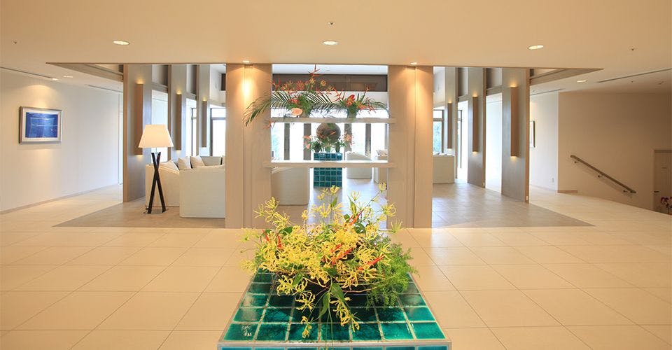 ทางเข้าอาคารปีกหอคอย