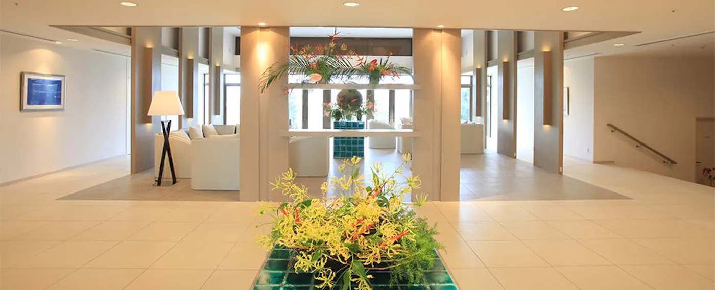 ทางเข้าอาคารปีกหอคอย