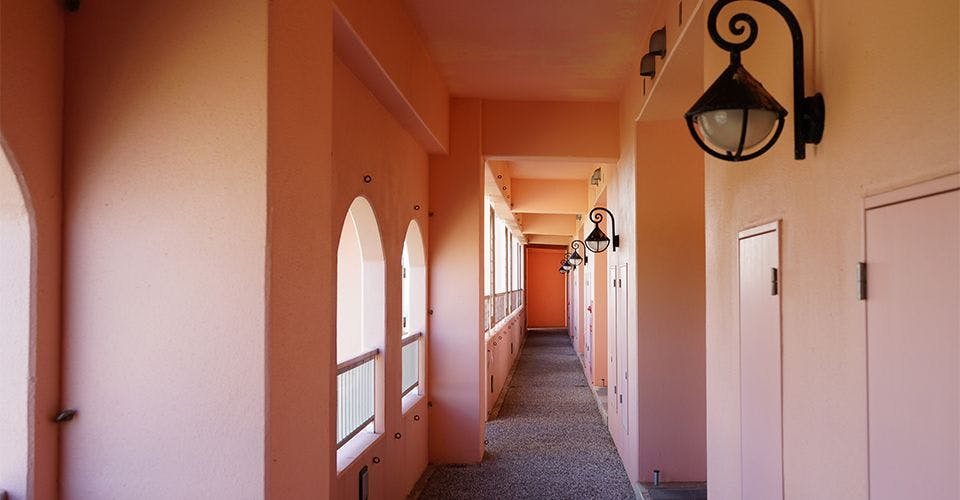 ทางเดินภายนอกปีกท่าเรือ