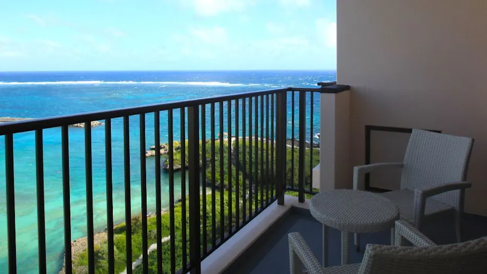 Hotel Breeze Bay Marina