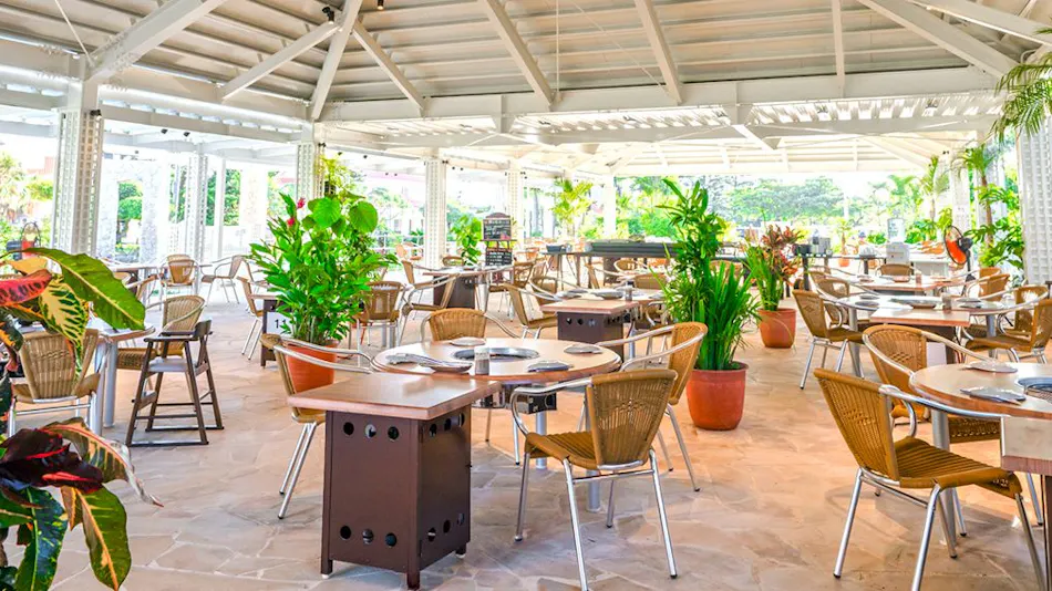 Hotel Breeze Bay Marina