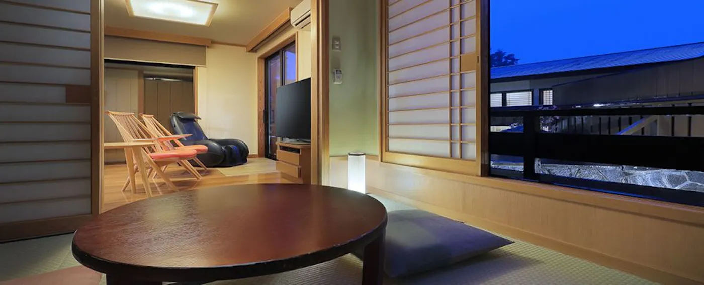 附帶別墅的村莊/風聲或水聲