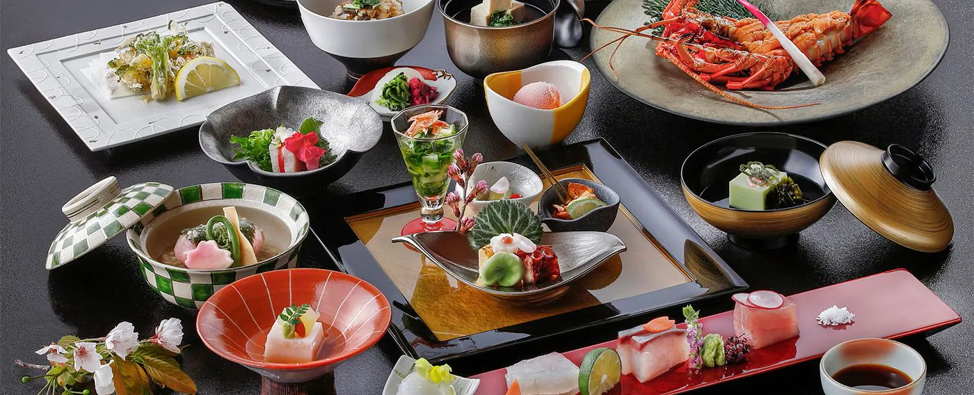 晚餐:季節繽紛的新磯懷石料理。