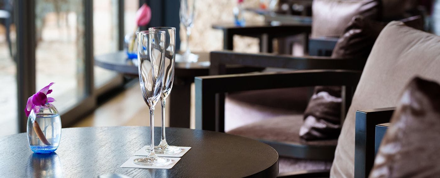 提供從果汁到泡盛的多樣飲品。