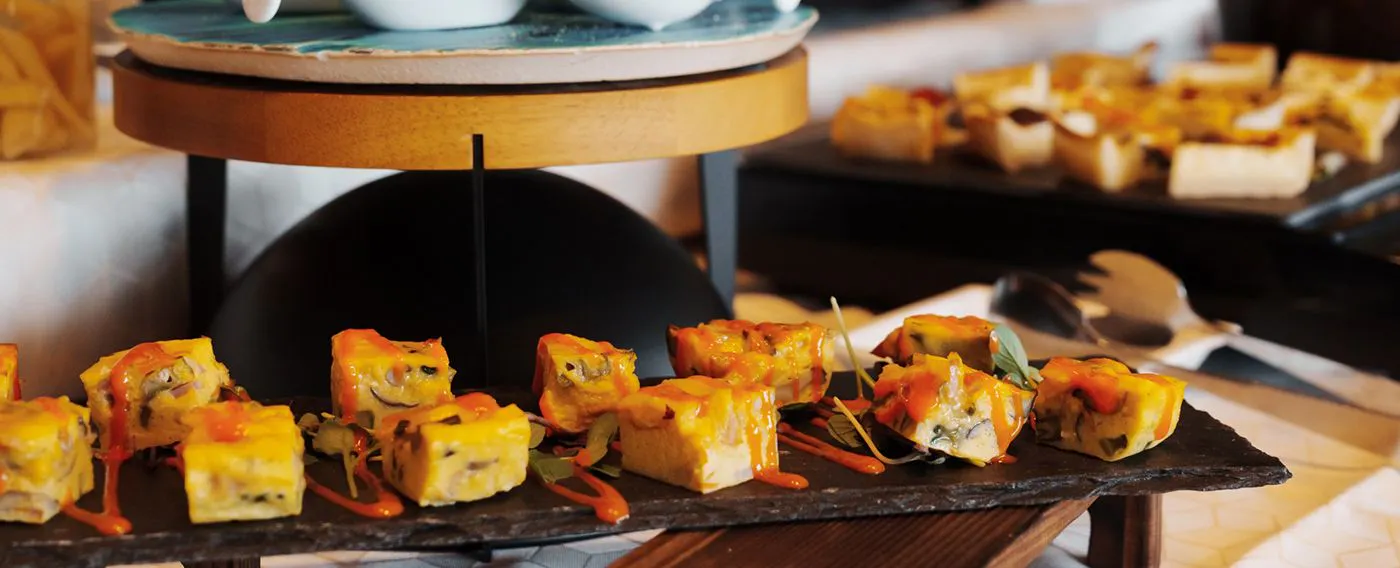 下午茶時間將於櫃檯提供糕點等。(不可帶回房間等)