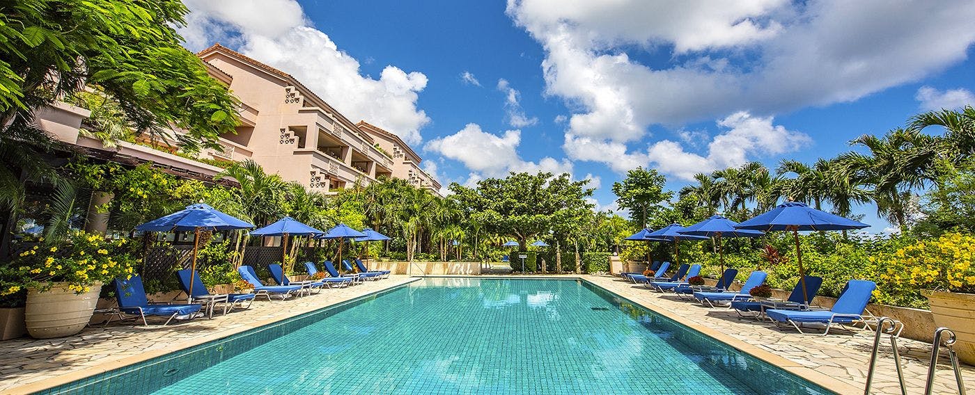 「住宿者專用泳池/本館」18m×8m，水深150cm的泳池。也備有兒童專用泳池。