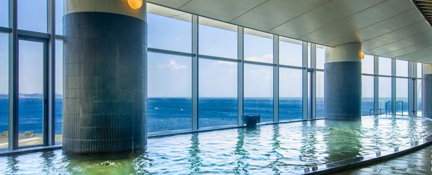 Pemandian umum besar di Gedung Menara