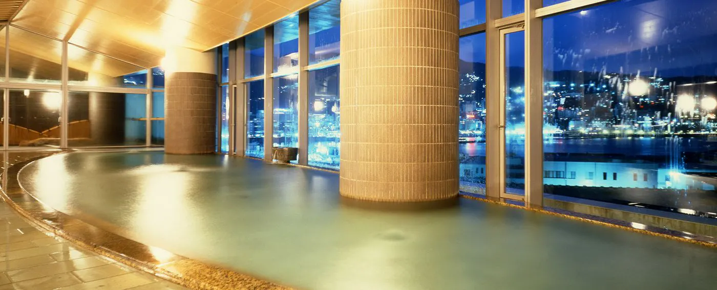 Pemandian umum besar di Gedung Tower