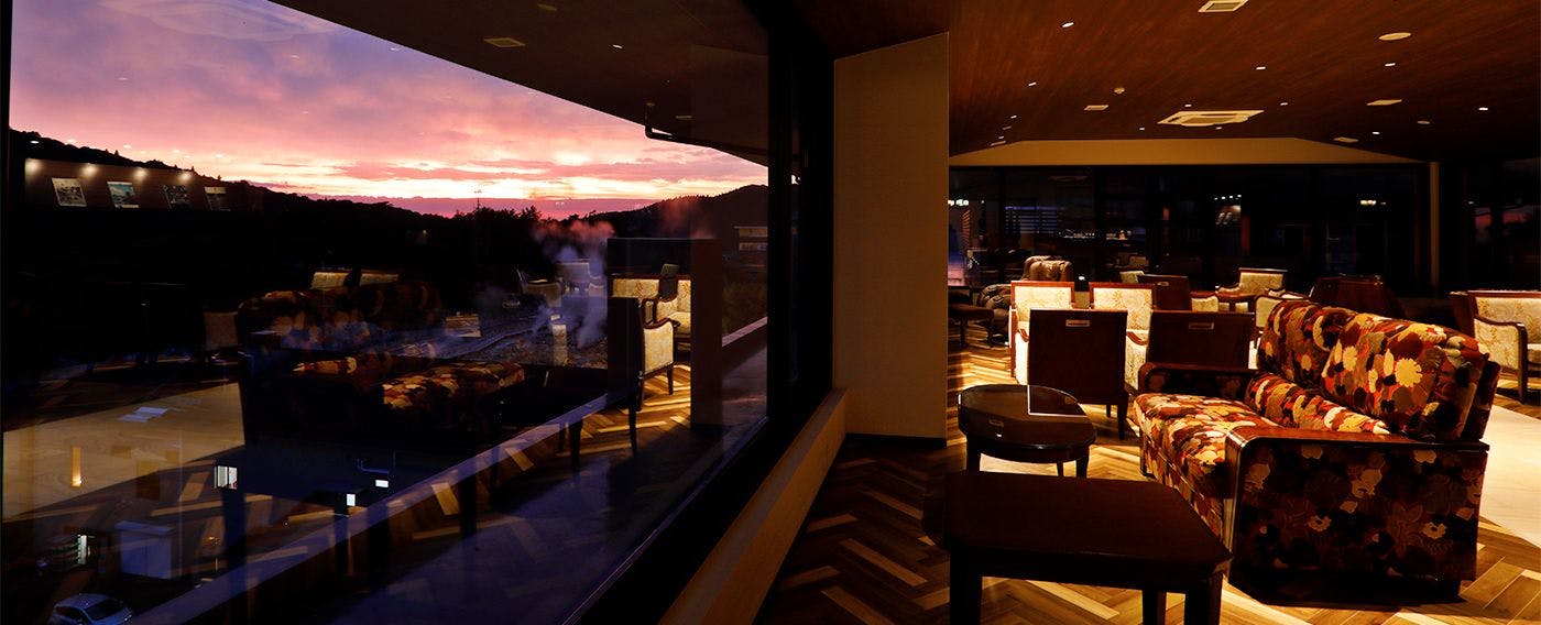 夜の屋上ラウンジ