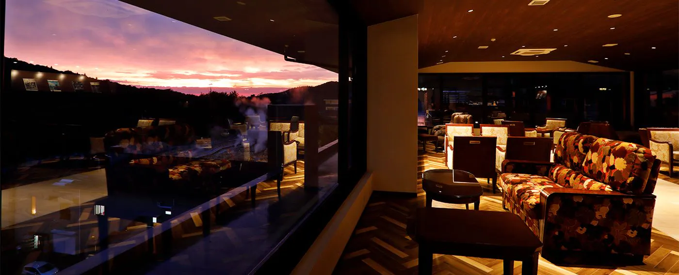 夜の屋上ラウンジ