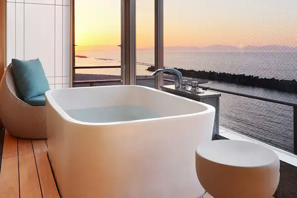 ห้องพักพร้อมอ่างอาบน้ำกลางแจ้ง