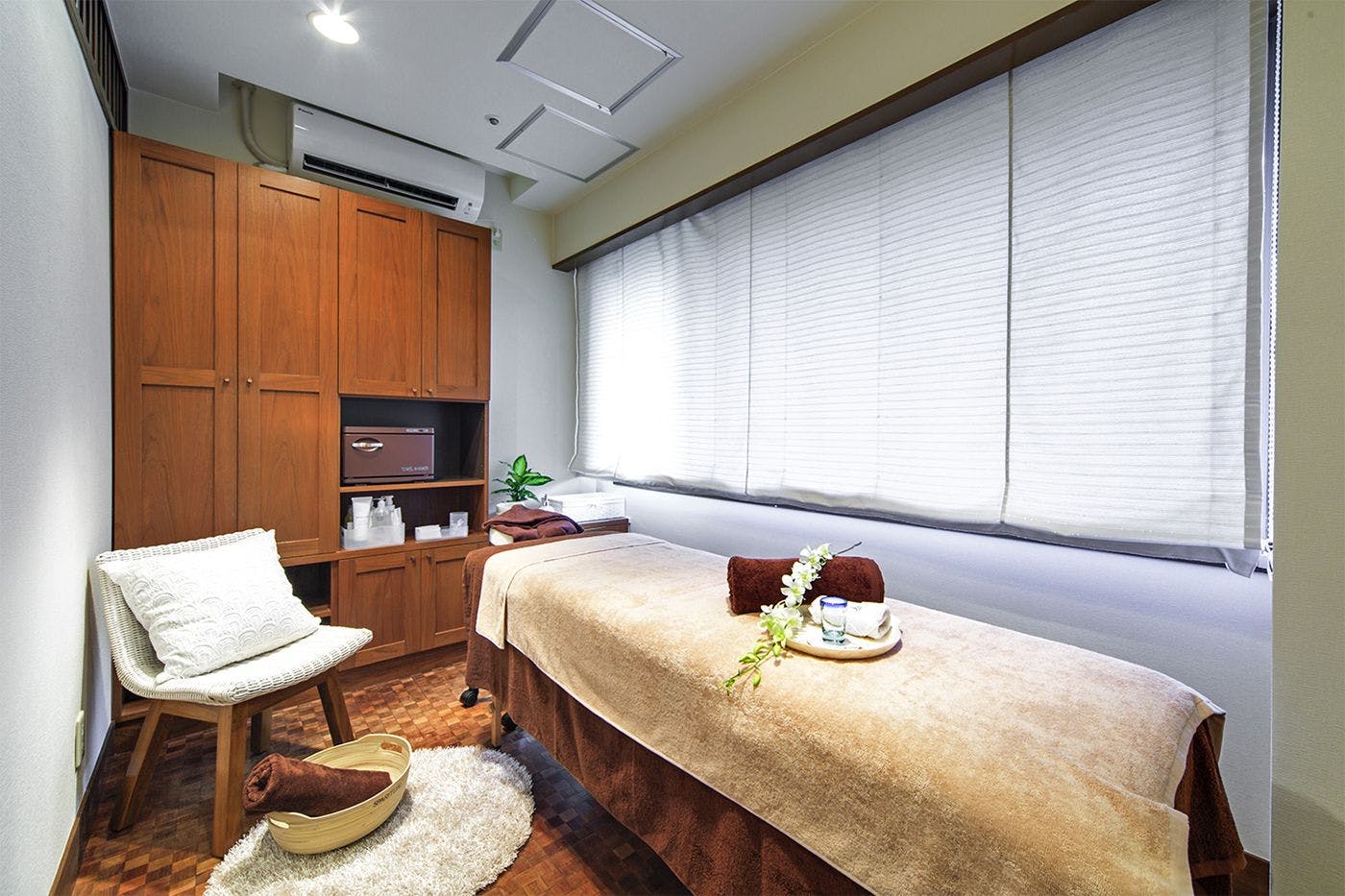 Esthetic Salon / Acupuncture & Shiatsu Massage