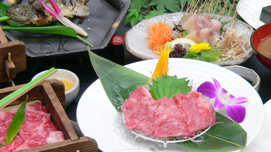 Shinshu Kamisuwa Onsen Hotel Saginoyu, an Inn with Amber-Colored Private Hot Spring Source