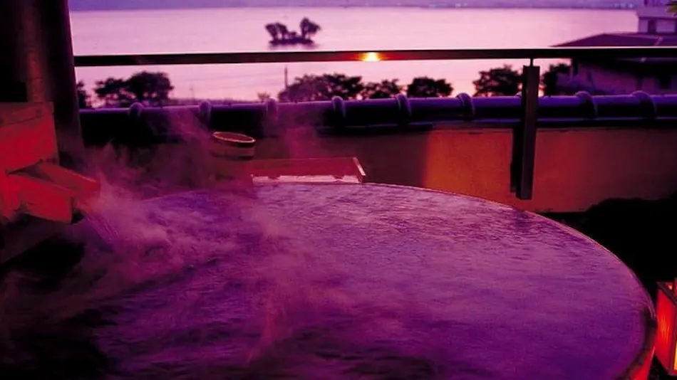 Shinshu Kamisuwa Onsen Hotel Saginoyu, an Inn with Amber-Colored Private Hot Spring Source