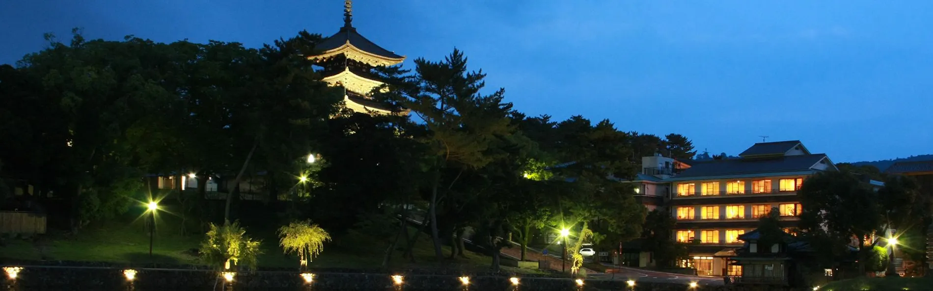 さるさわ池 よしだや