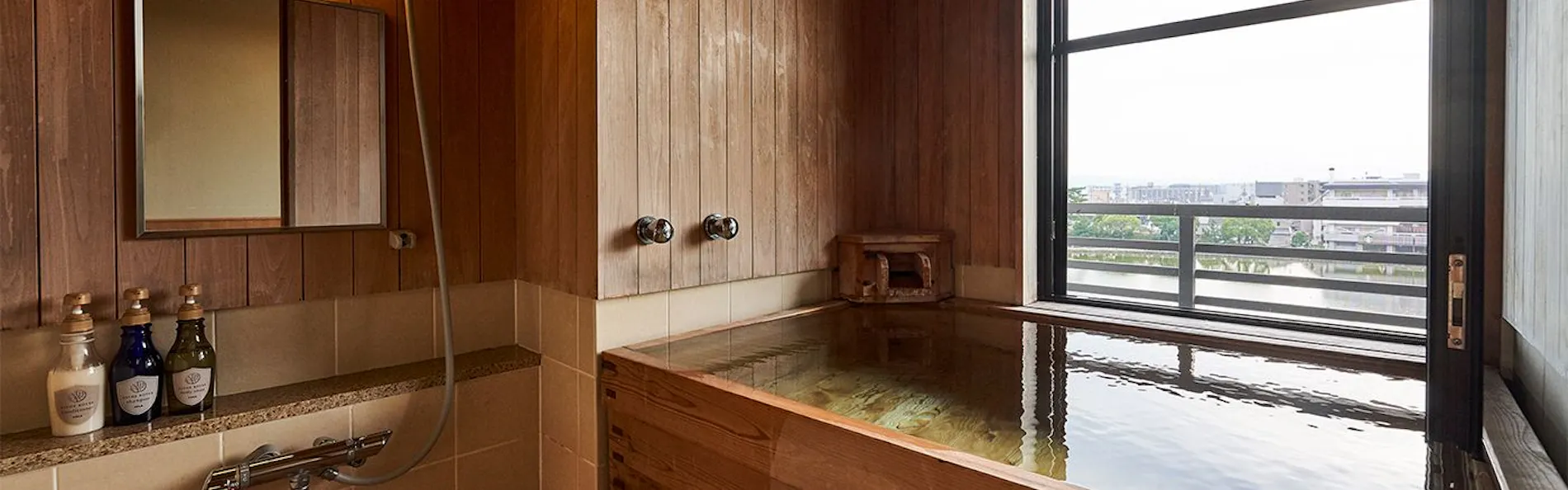 さるさわ池 よしだや