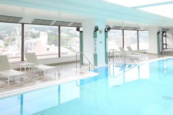 สระว่ายน้ำ