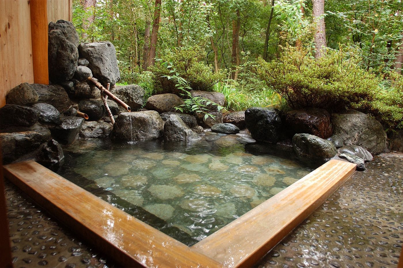 น้ำพุร้อนและอ่างอาบน้ำ