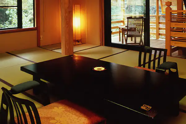 ห้องพิเศษแยกส่วนพร้อมอ่างอาบน้ำกลางแจ้งสไตล์ญี่ปุ่นโมเดิร์น 'เซ็นบะเท'