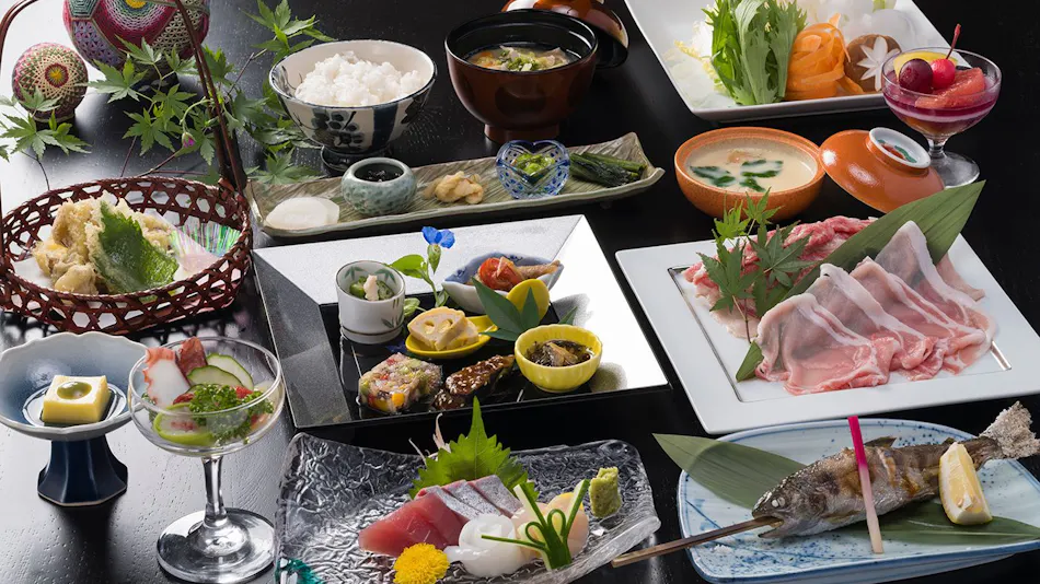 Fujinoya: Inn with Open-Air Baths for Couples