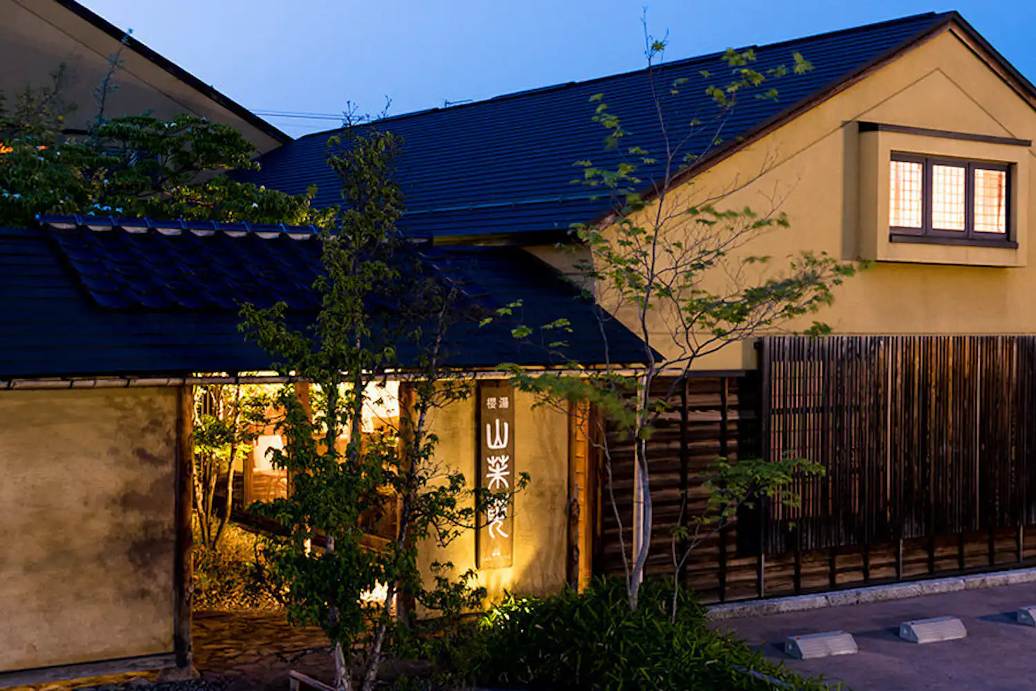 ภายนอกอาคาร