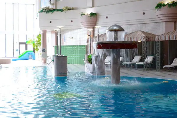 สระว่ายน้ำ