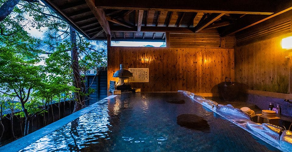 บ่อน้ำพุร้อนกลางแจ้ง