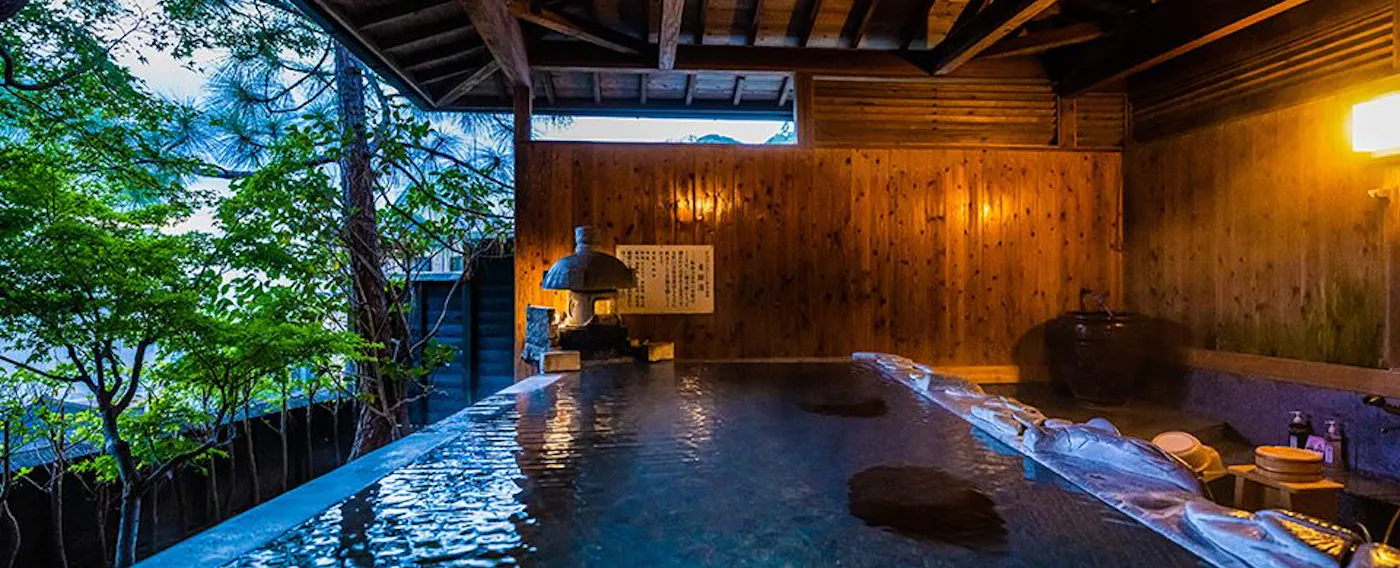 บ่อน้ำพุร้อนกลางแจ้ง