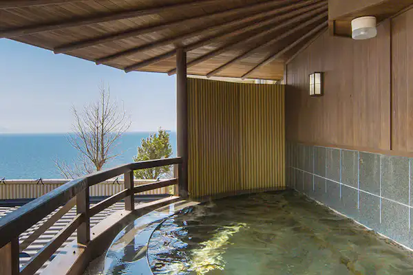 บ่อน้ำพุร้อนกลางแจ้ง