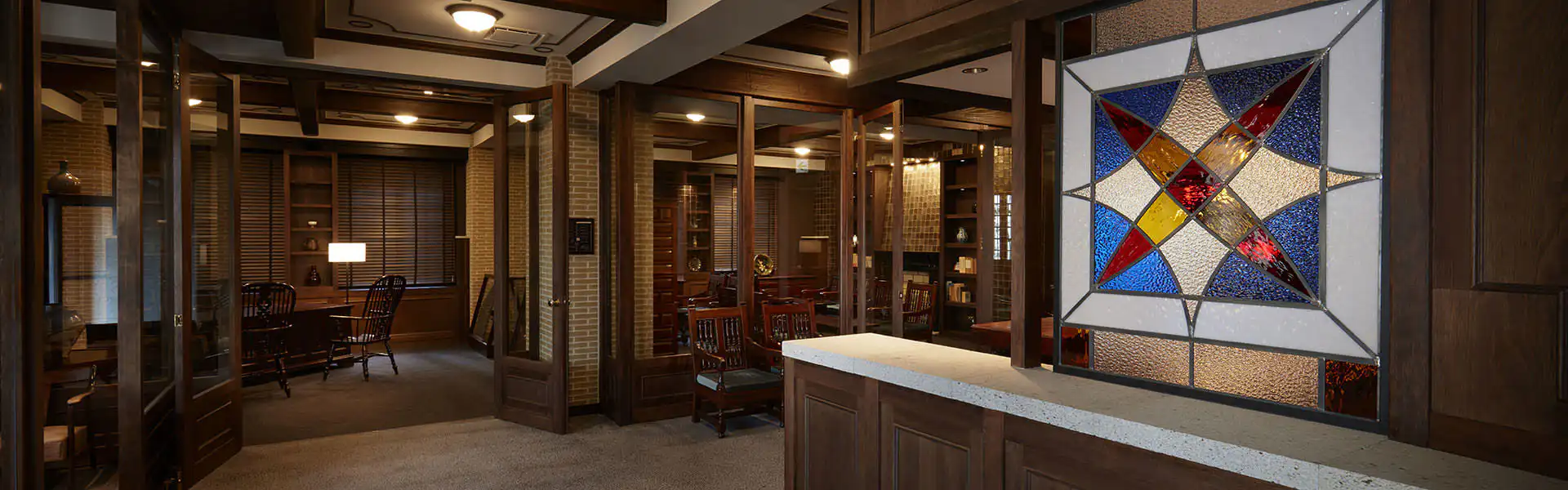 ロビー フロント