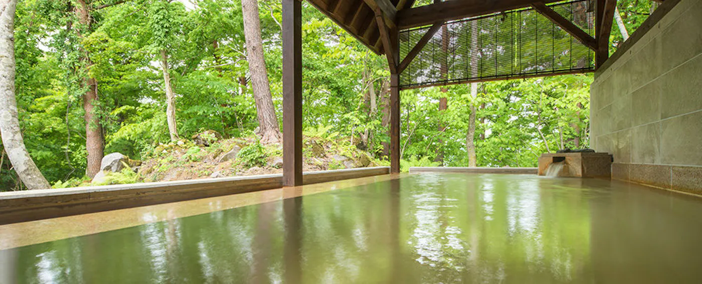 Imej tab mandi terbuka (rotenburo)