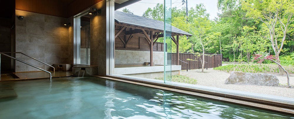 Imej tab mandi terbuka (rotenburo)