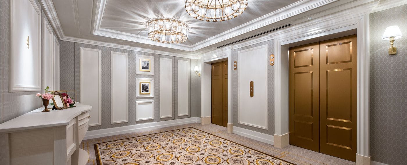 旧宝塚ホテル館内お椅子　レア物 旧宝塚ホテル館内お椅子 レア物 - メルカリ